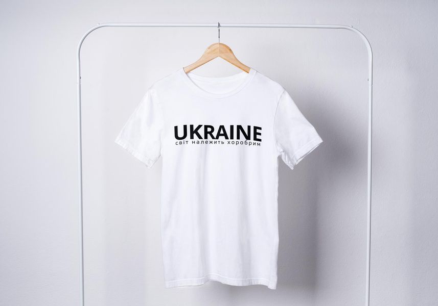 Футболка чоловіча із патріотичним принтом UKRAINE світ належить хоробрим Біла XS fm007 fm007 фото